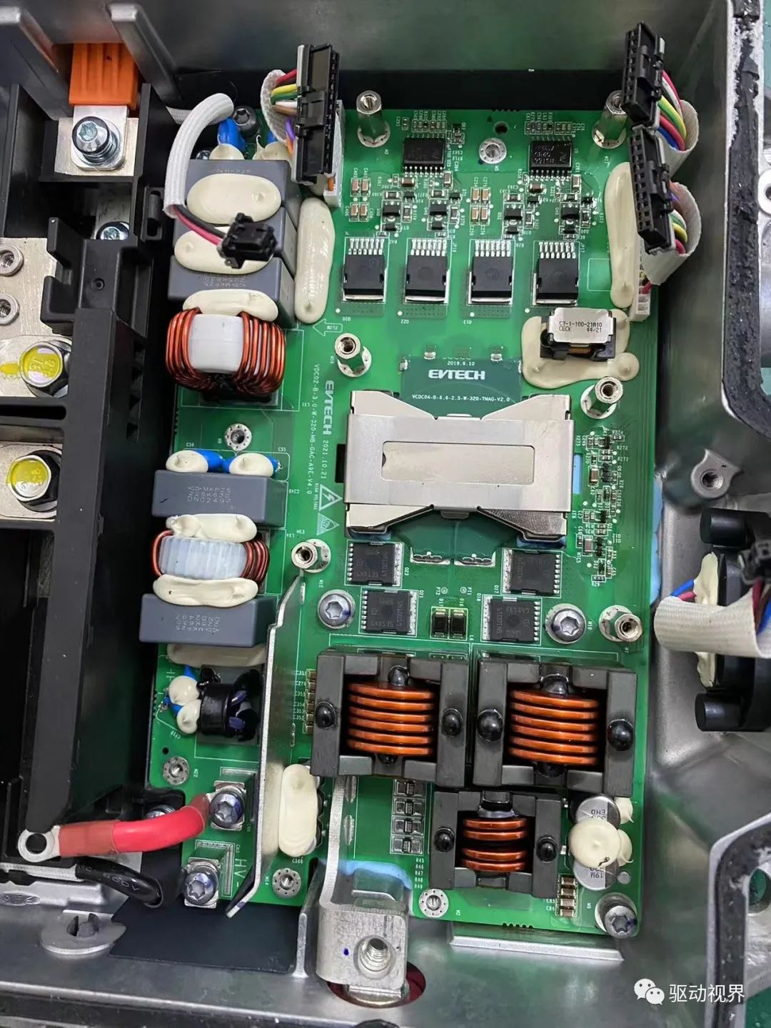 新能源汽车DC/DC变换器及实物拆机图w26.jpg