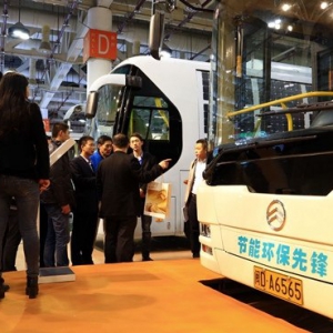 为何串联混合动力电动汽车适合做公交车