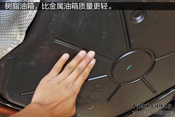 隔音出色防护好 全新帕萨特底盘实拍解析 隔音出色防护好 全新帕萨特底盘实拍解析