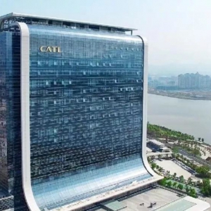 内有车企“逃离”，外有日韩反攻，宁德时代们危机逼近